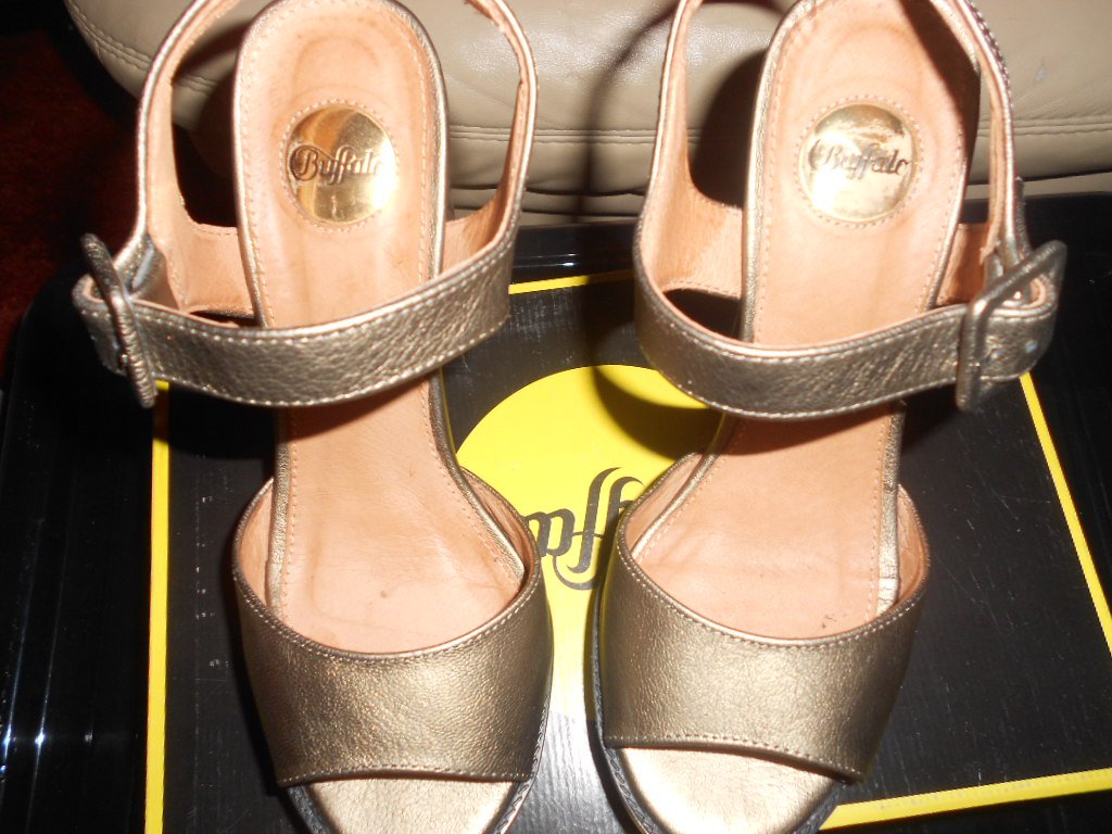 Buffalo- goldene High Heels Gr. 38