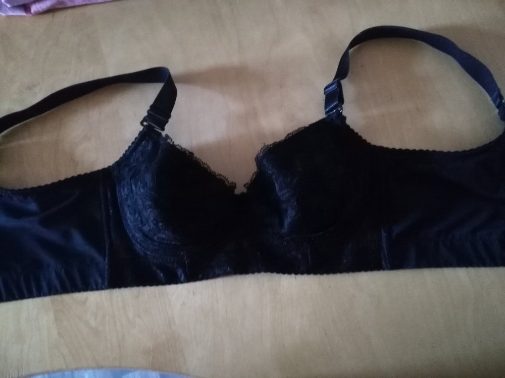 BH schwarz breiter Bund Gothic Style 75B Träger über Kreuz möglich