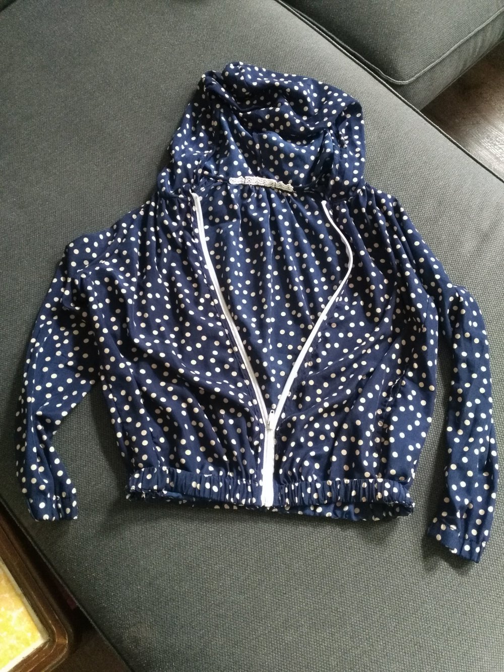 Sommer- Jacke leicht locker mit Punkten und Kapuze Gr. 36