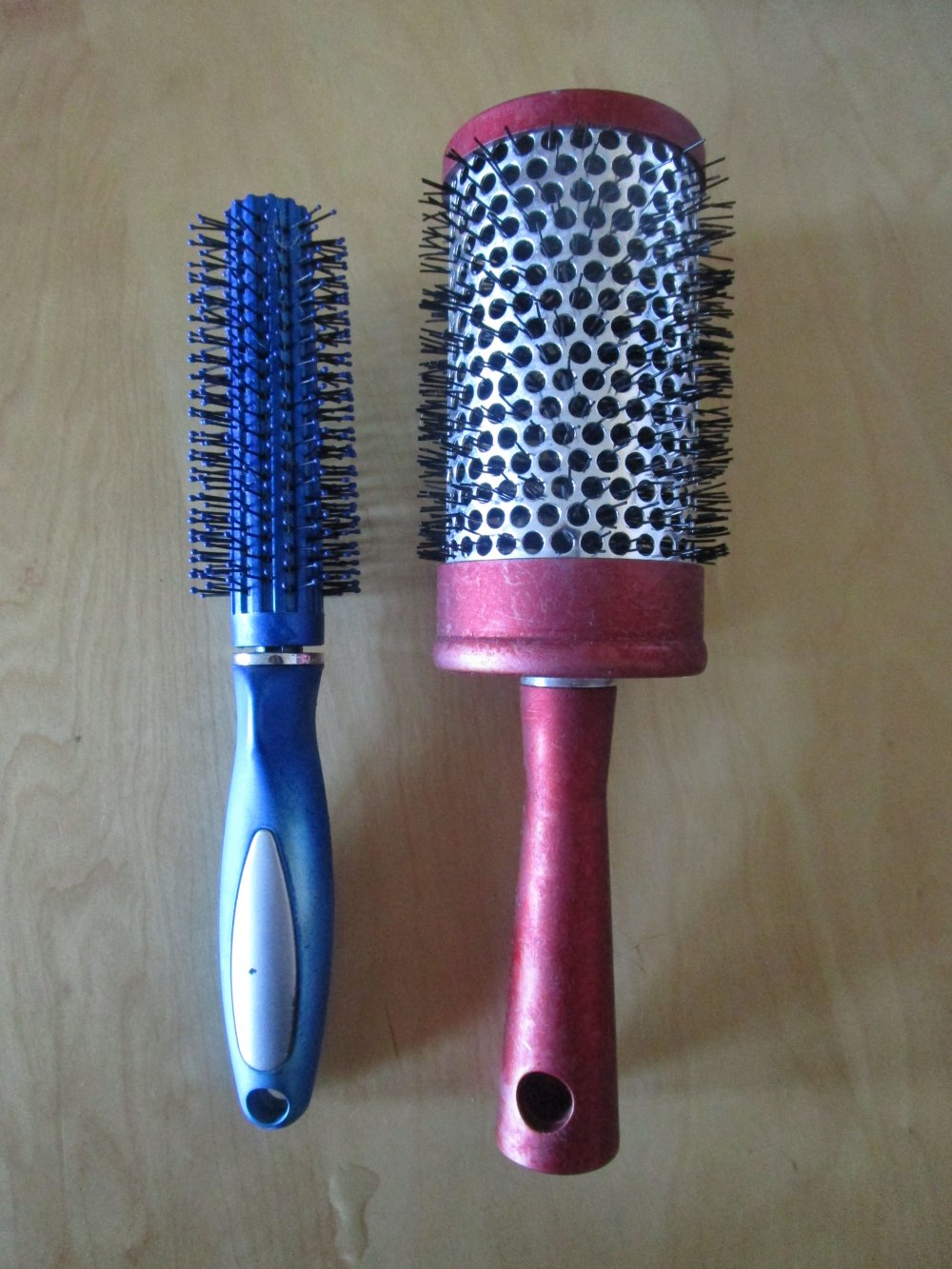 2 Haarbürsten Rundbürsten 1x7cm Durchmesser 1x4cm