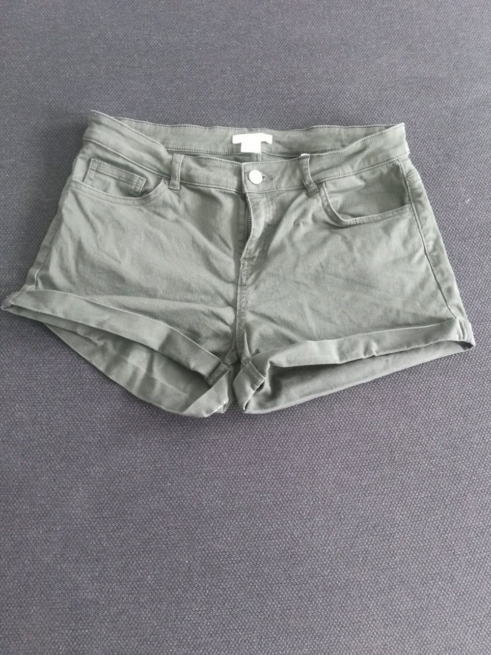 Shorts kurze Hose olivgrün Gr. 38 H&M