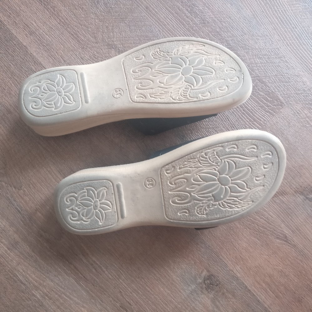 Latschen schwarz Gr. 37 38 von Vila