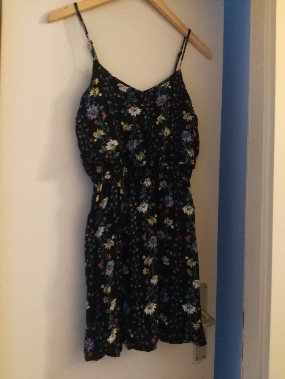 Sommerkleid schwarz Blumenmuster locker luftig sitzend Gr. M