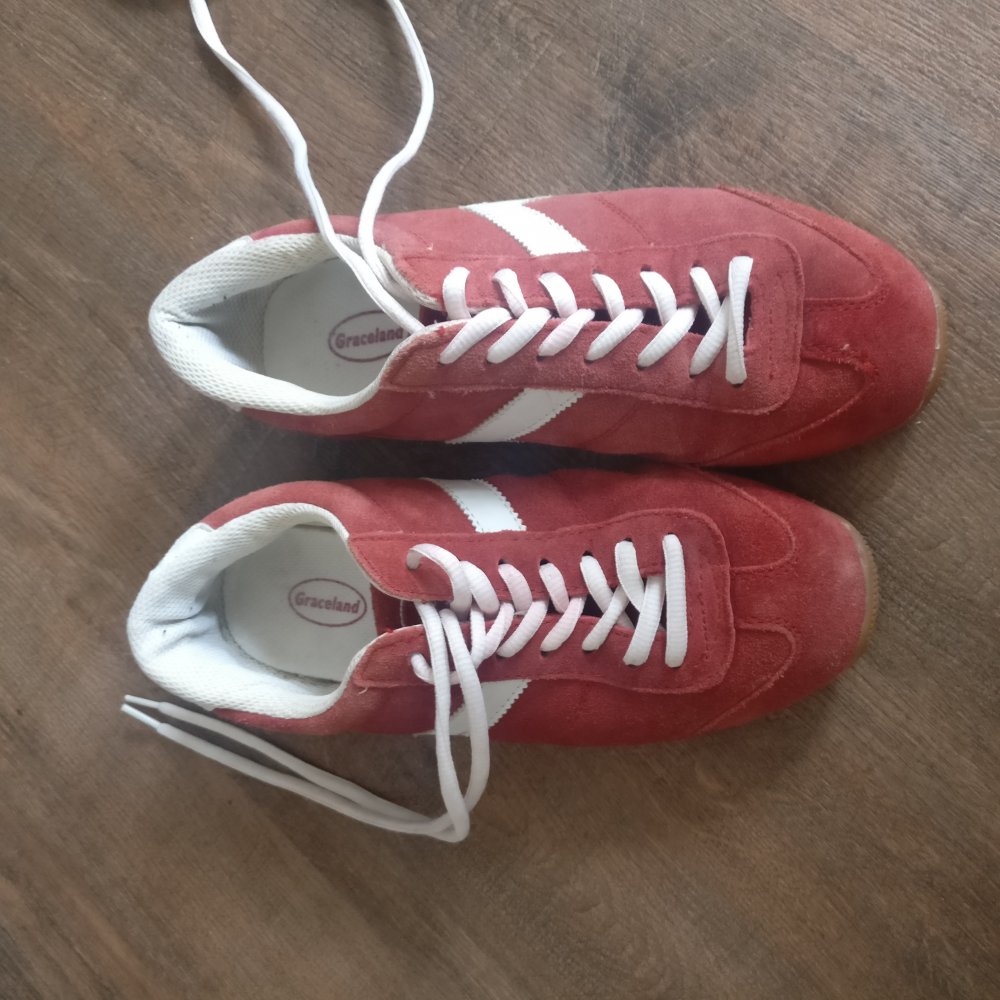 Sportliche Schuhe rot weiß Gr. 37