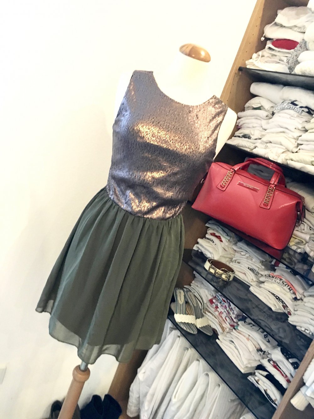 Süßes Kleid mit zweilagigen Rock und top in Pailettenoptik Gr. XS Olivgrün Khaki Bronze 