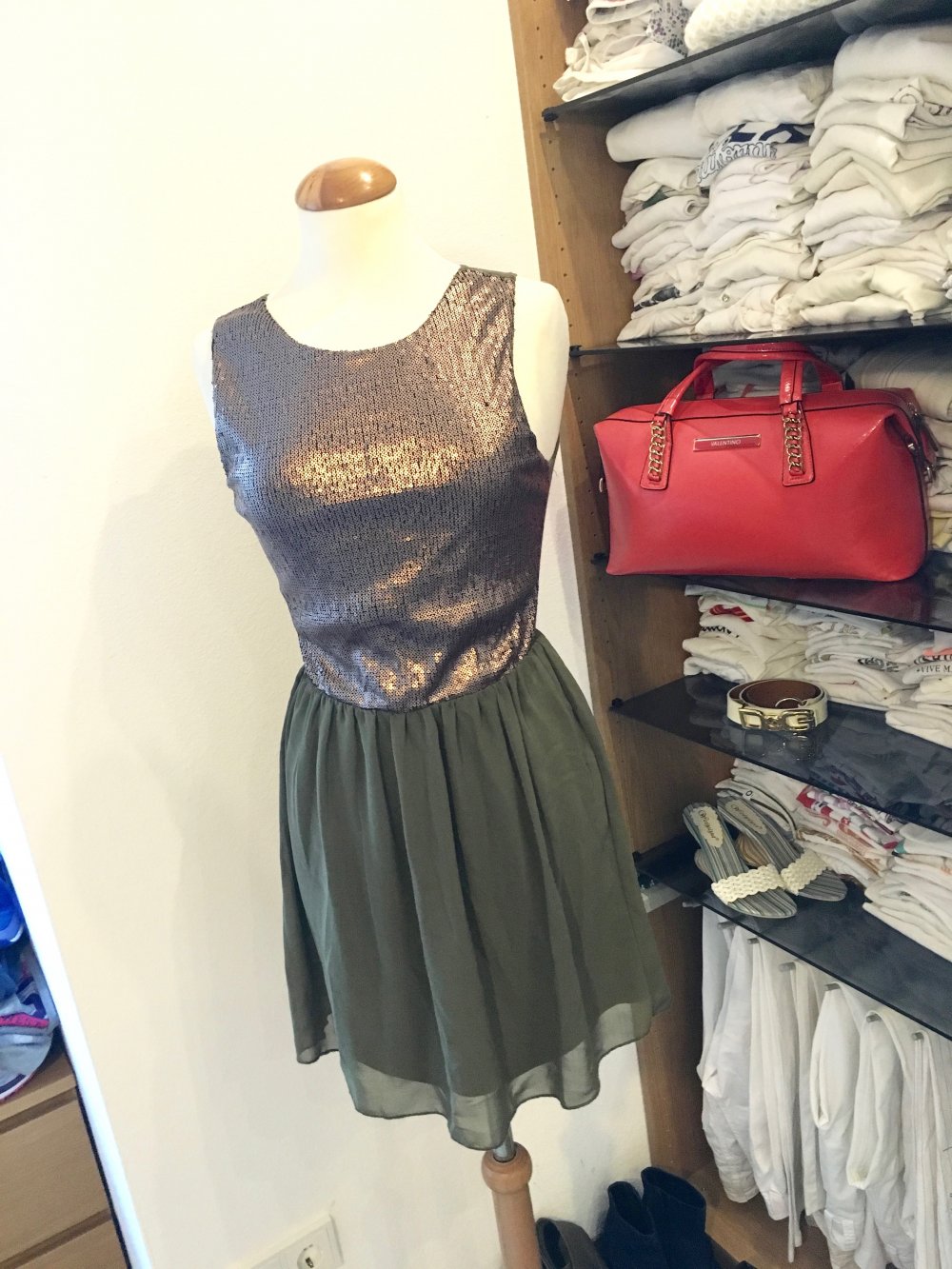 Süßes Kleid mit zweilagigen Rock und top in Pailettenoptik Gr. XS Olivgrün Khaki Bronze 