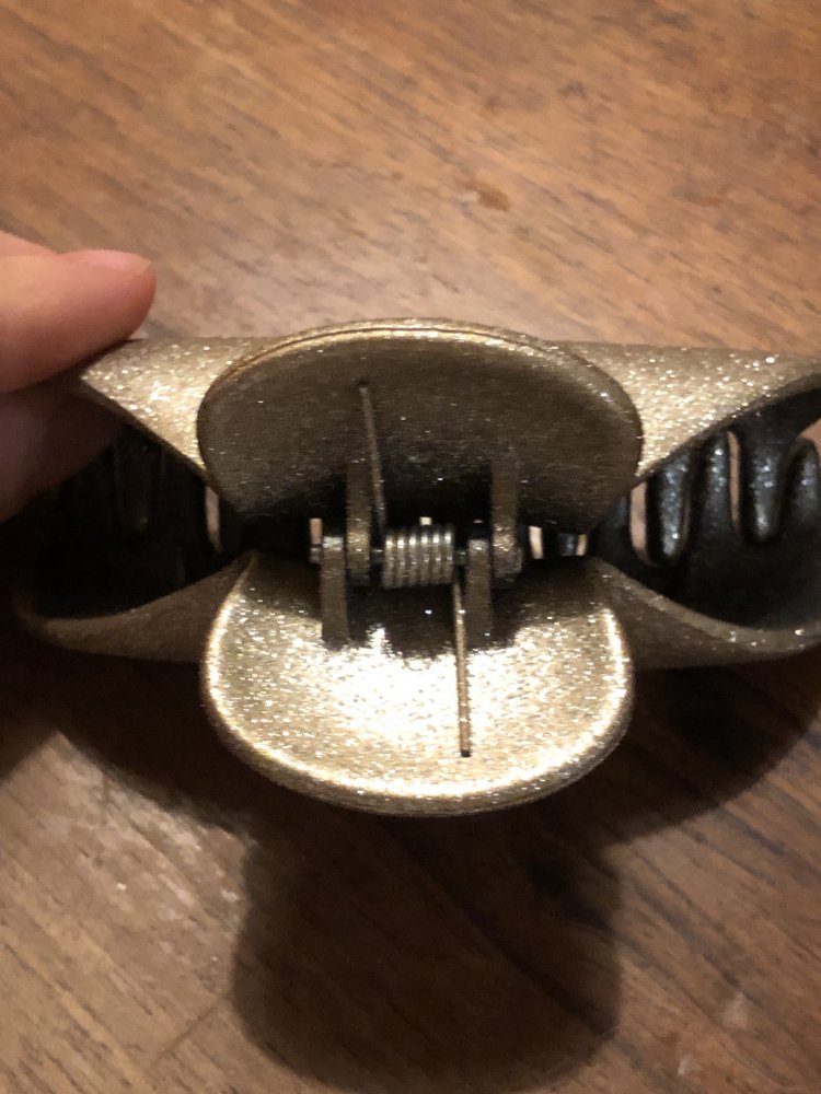 Beige goldene Haarklammer