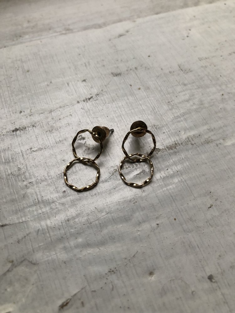 goldene kleine creolen Steckerohrringe 