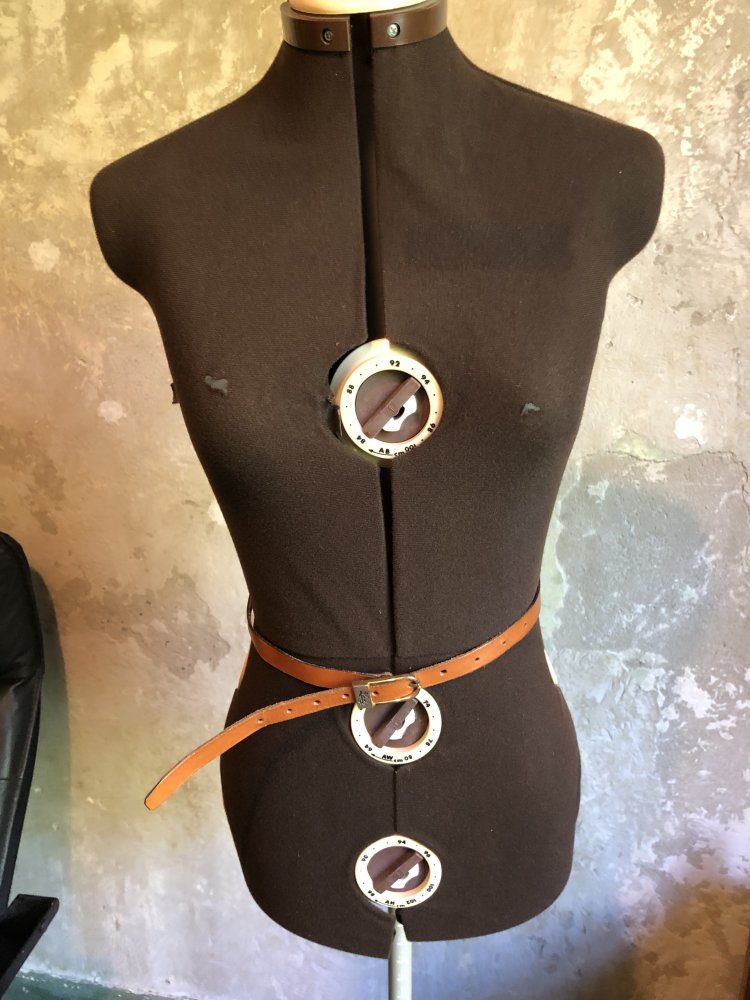 Schmaler Ledergürtel 