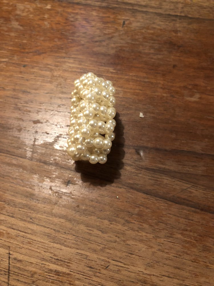 Haargummi mit Perlen