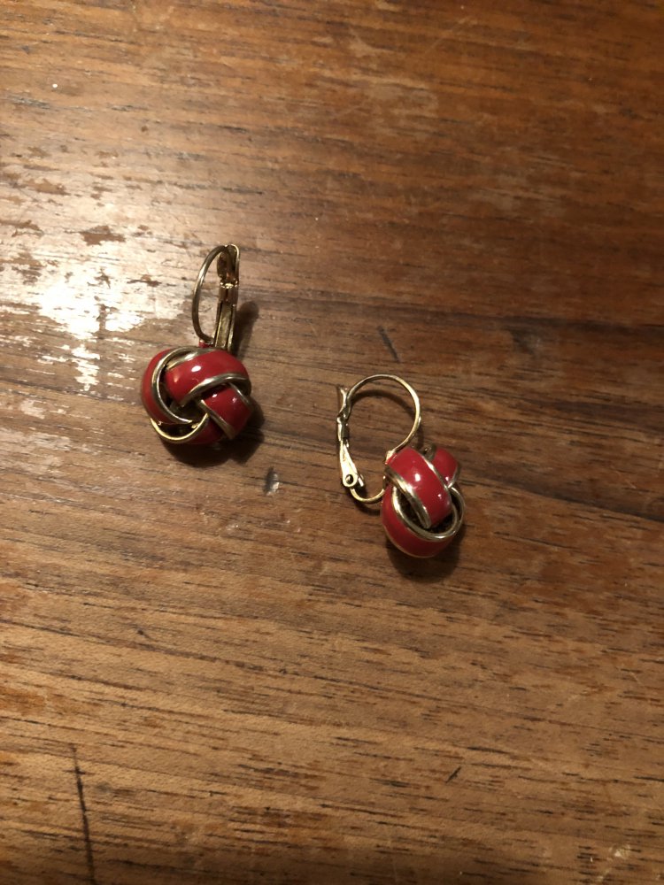 Roter Knoten Ohrringe 