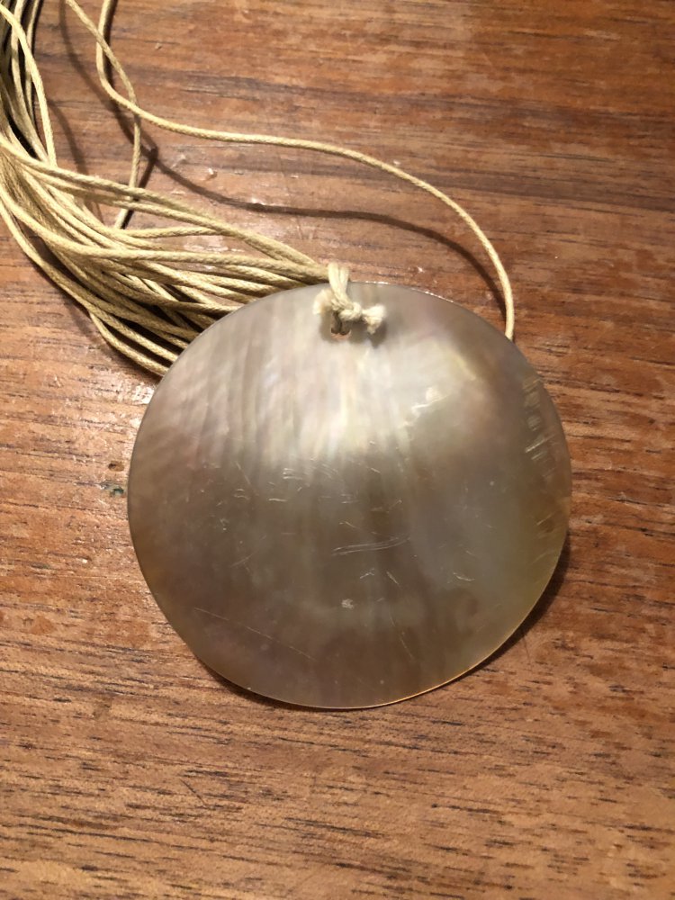 Kette mit großem Anhänger