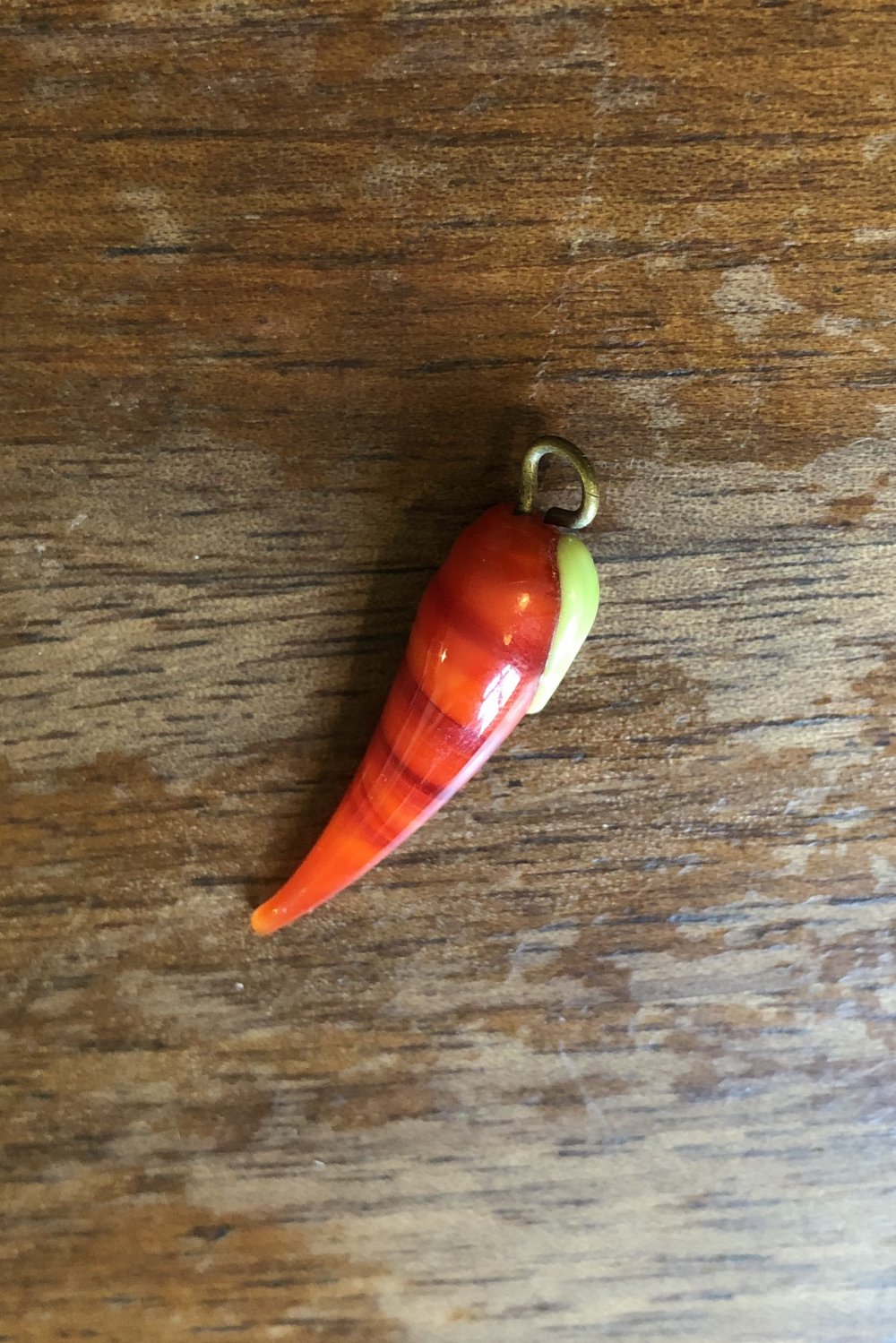 Anhänger in Chiliform