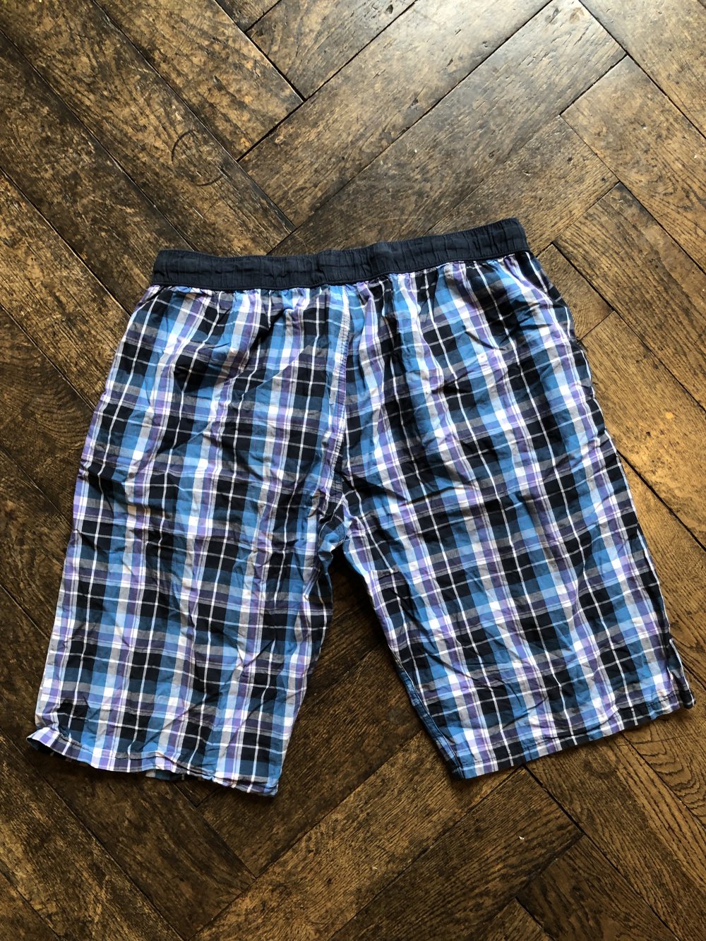 Kurze Stoffhose mit Karomuster