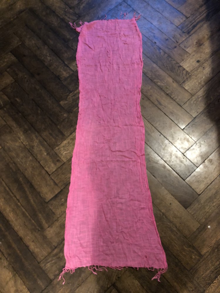 Rosafarbenes Halstuch 