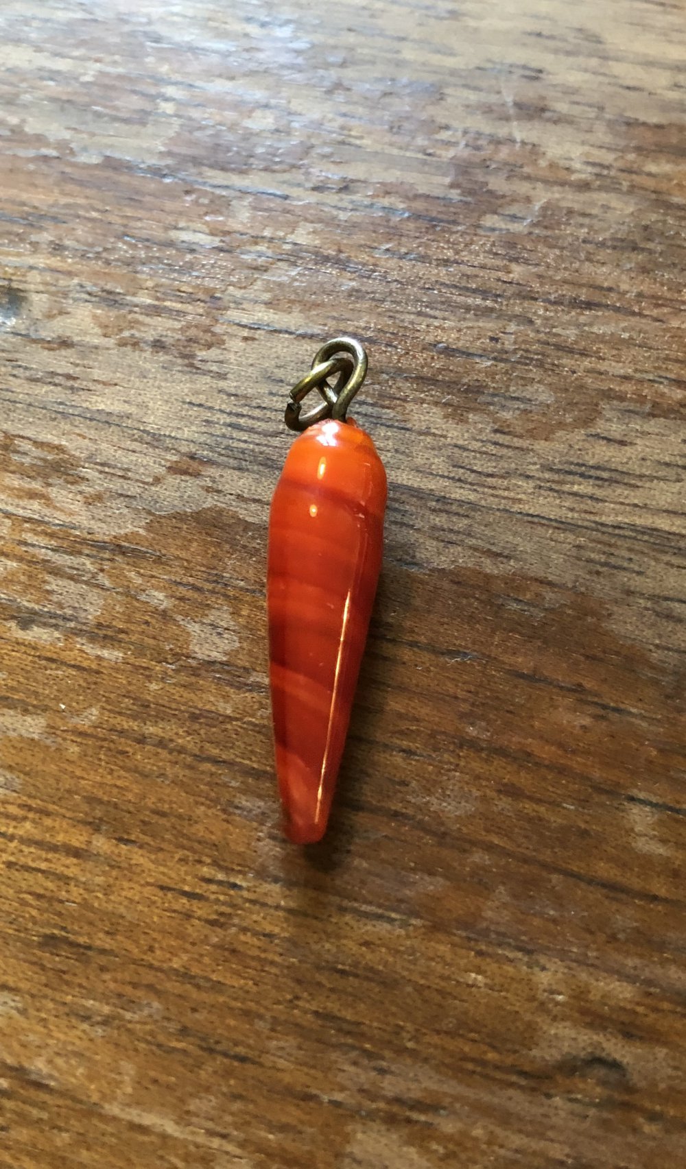 Anhänger in Chiliform