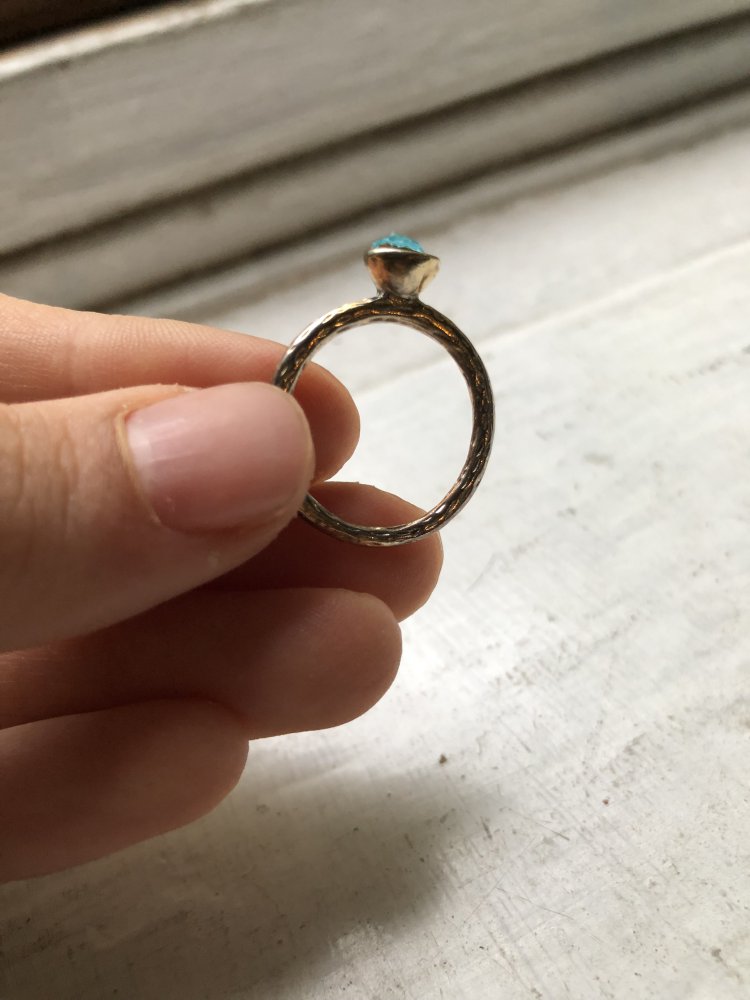 Ring mit blauem Stein