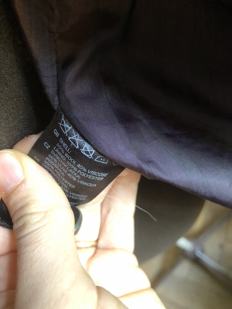 Schwarze hüftlange Jacke