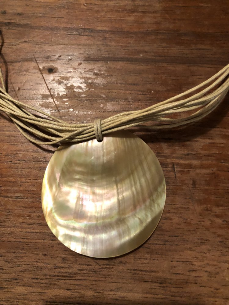 Kette mit großem Anhänger