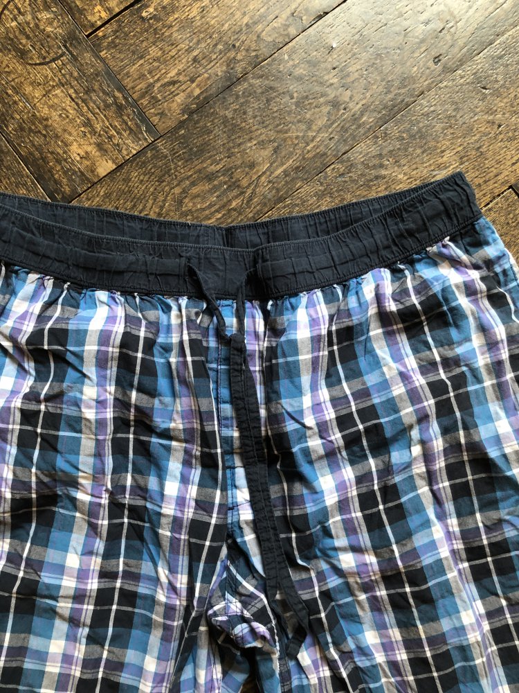 Kurze Stoffhose mit Karomuster