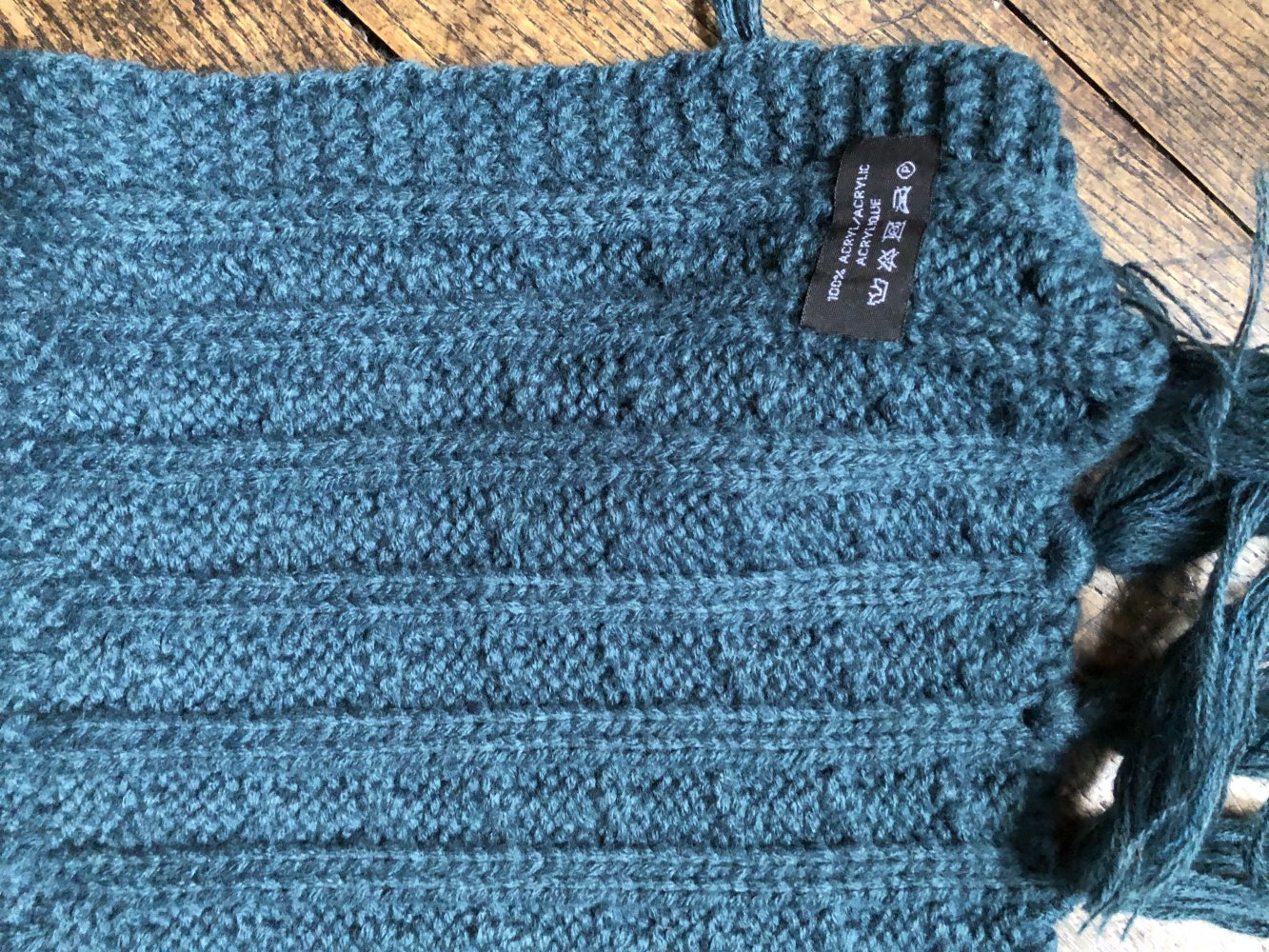 Petrolfarbener Schal 