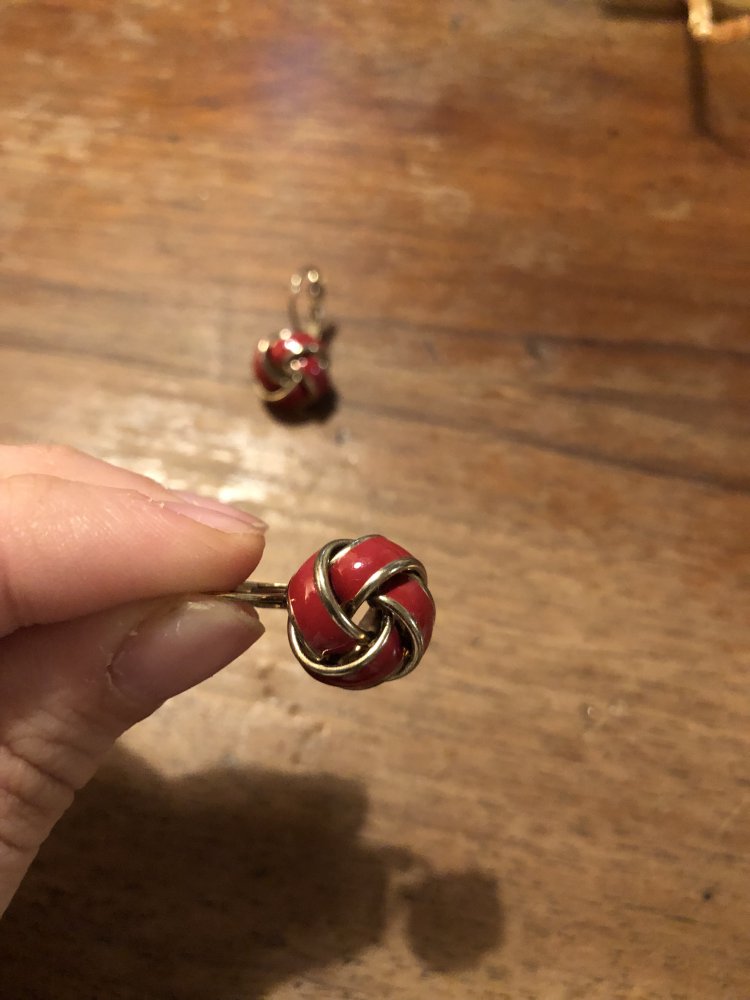 Roter Knoten Ohrringe 