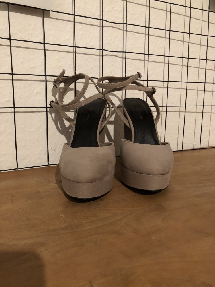 Plateau Pumps von New Look