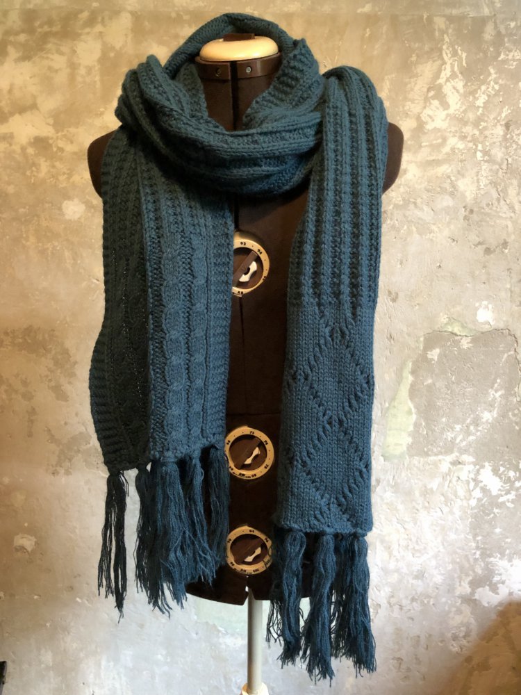 Petrolfarbener Schal 