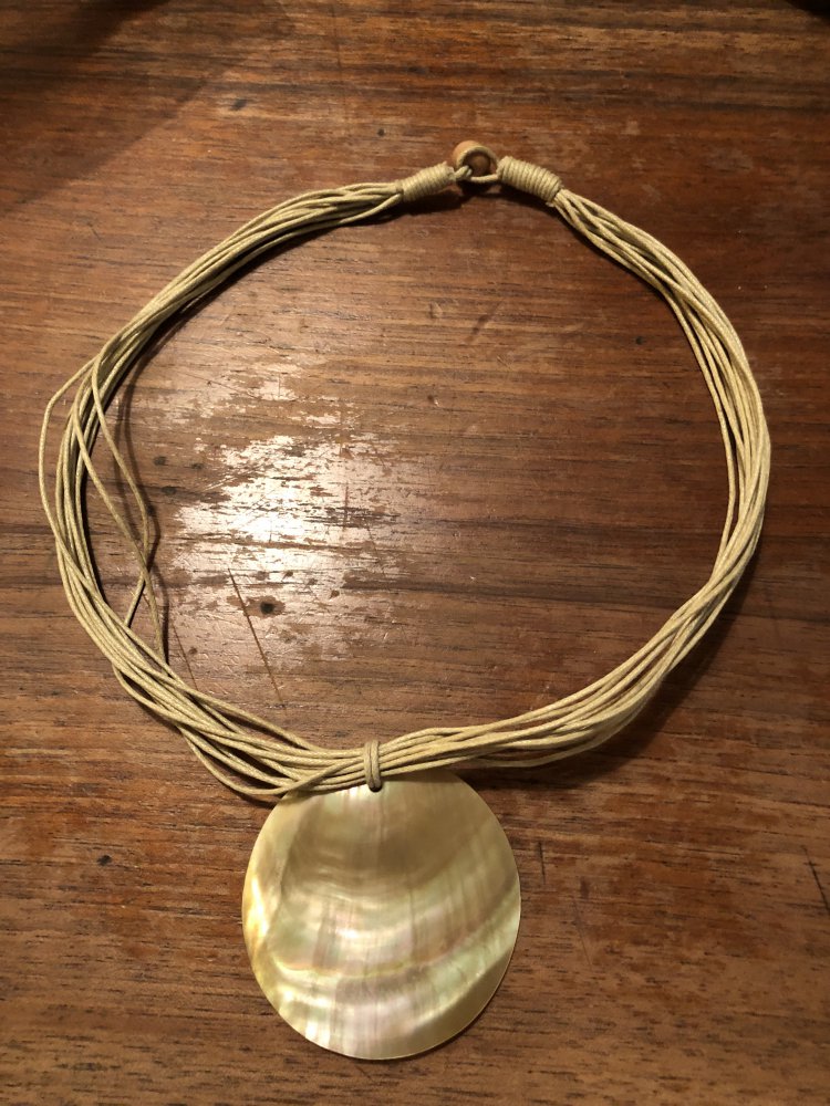 Kette mit großem Anhänger