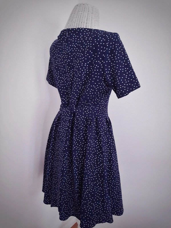 Dunkelblaues Yumi Petite Kleid mit weißen Punkten | Gr. 38 | Gepunktet | Swing Dress