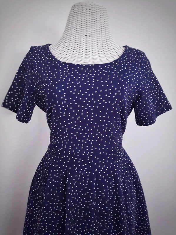 Dunkelblaues Yumi Petite Kleid mit weißen Punkten | Gr. 38 | Gepunktet | Swing Dress