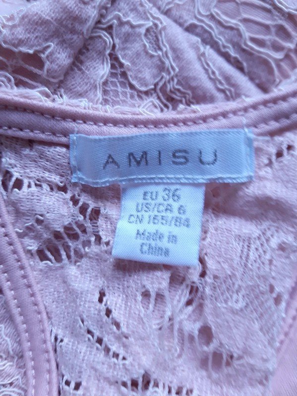 Rosafarbener Amisu Playsuit | Spitze | Romper | Cutout