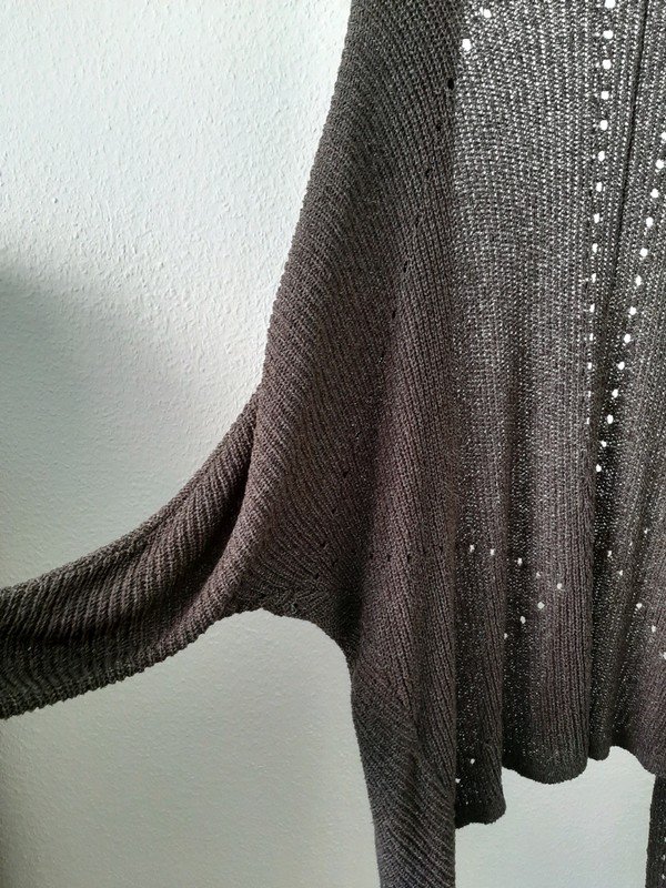 Grauer Review Longcardigan | Basic Hanger | Strickjacke | Lochmuster