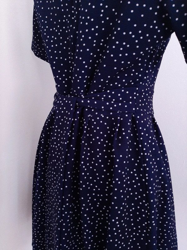 Dunkelblaues Yumi Petite Kleid mit weißen Punkten | Gr. 38 | Gepunktet | Swing Dress