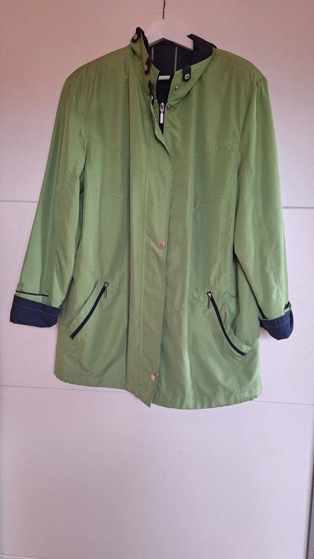 Grüne Übergangsjacke