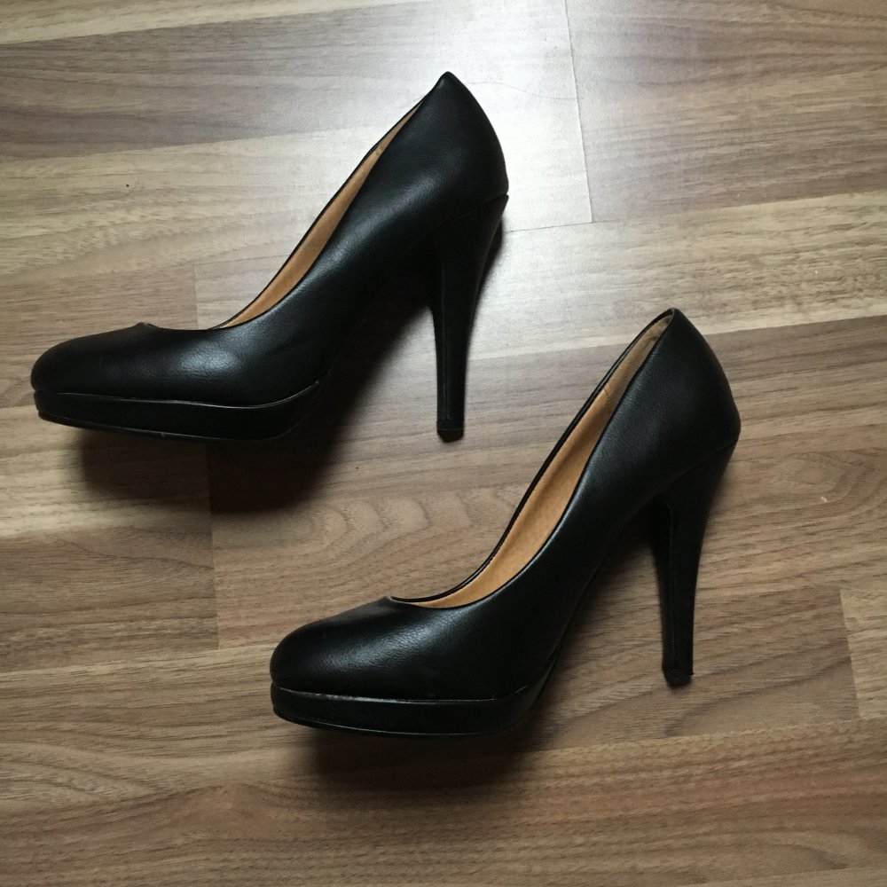 Schwarze Pumps 