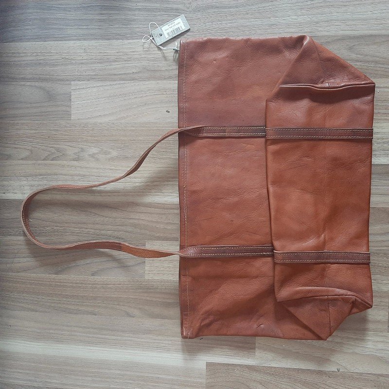 Braune Ledertasche mit Reißverschluss