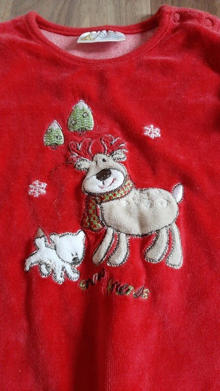 Roter Strampler (Wintermotiv)