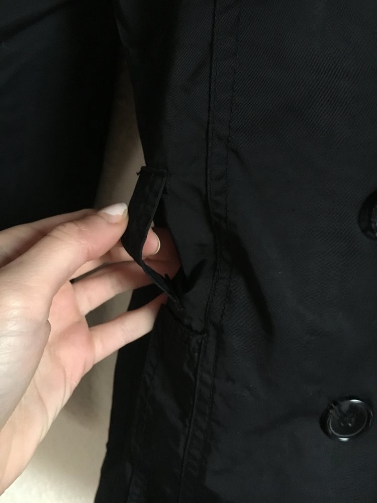 Schwarze Jacke (Hüftlang)