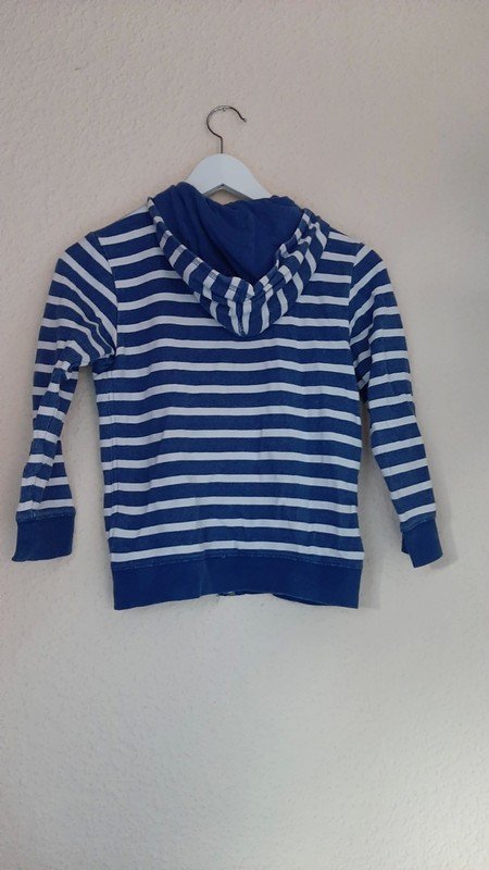 Blau gestreifte Sweatjacke