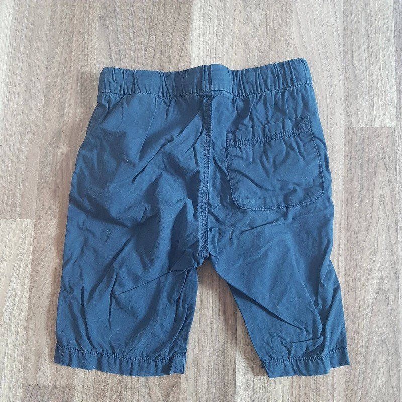 Blaue Shorts