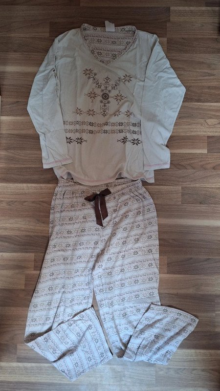 Schlafanzug mit Muster