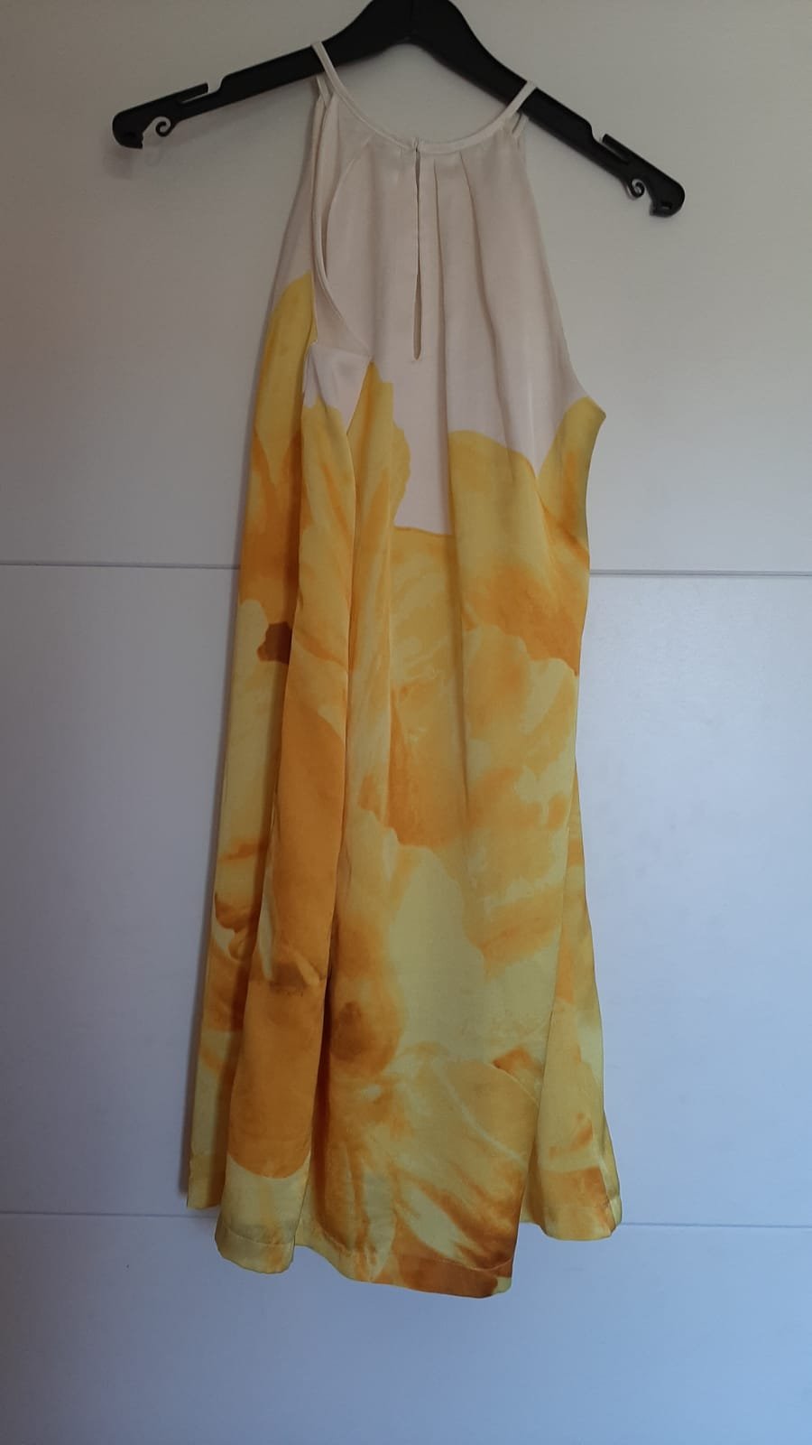 Lockeres Sommerkleid (gelbe Blumen)