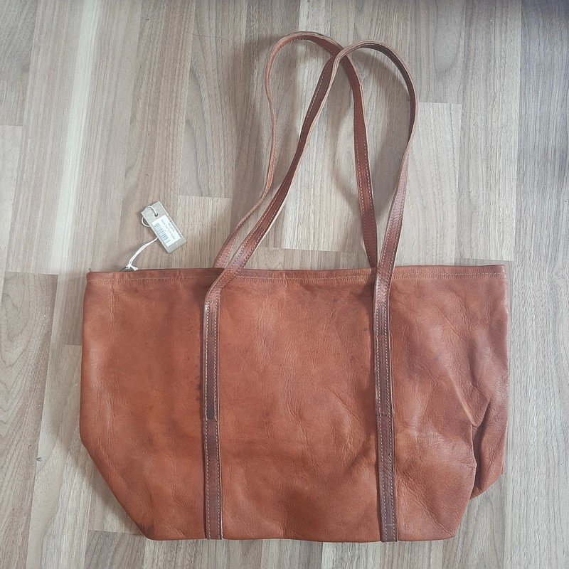 Braune Ledertasche mit Reißverschluss