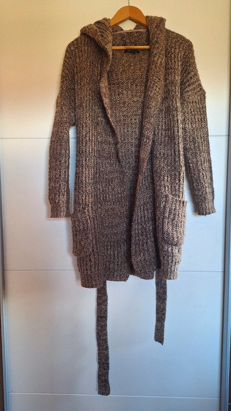 Braune Strickjacke