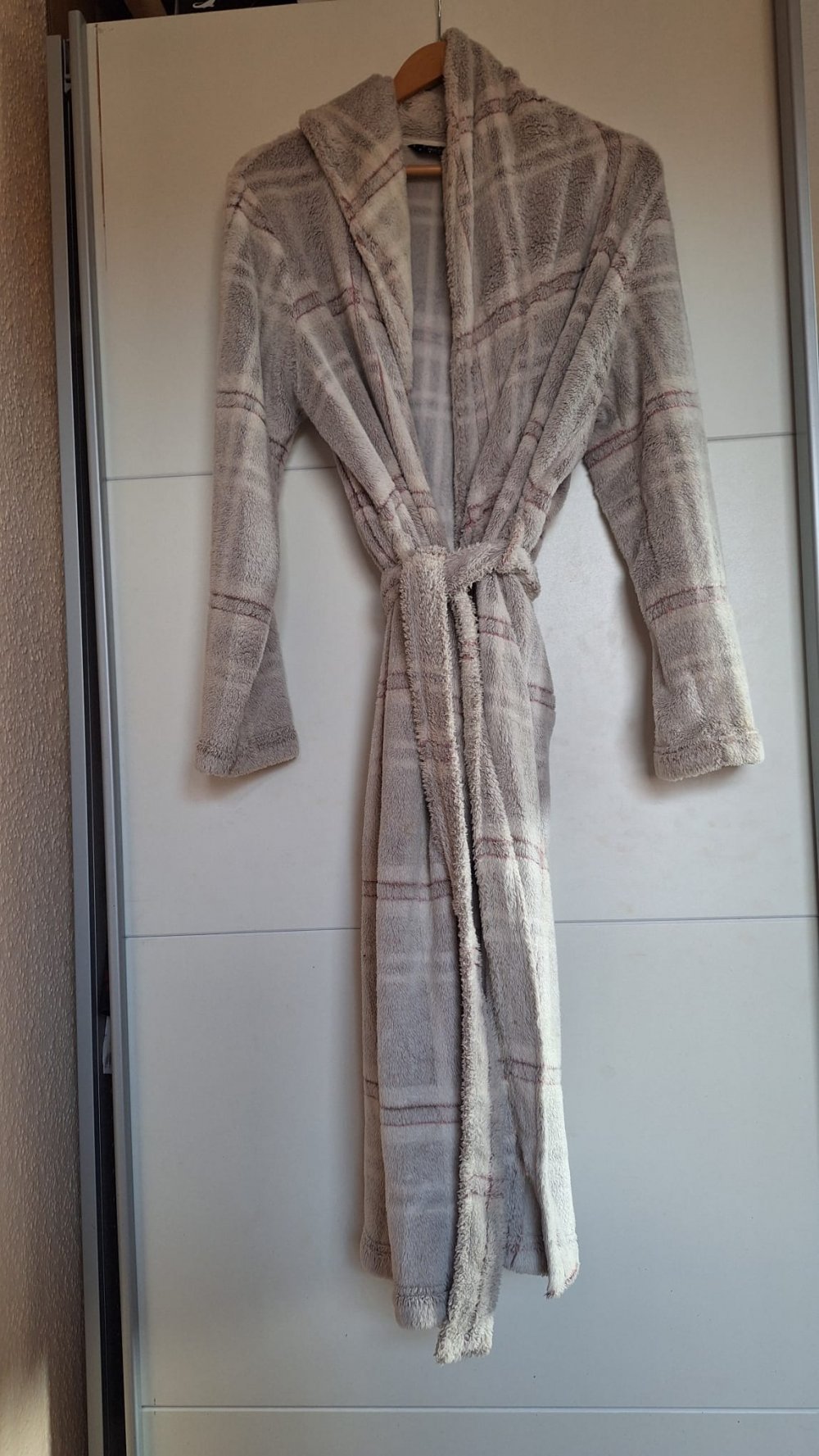 Langer flauschiger Bademantel