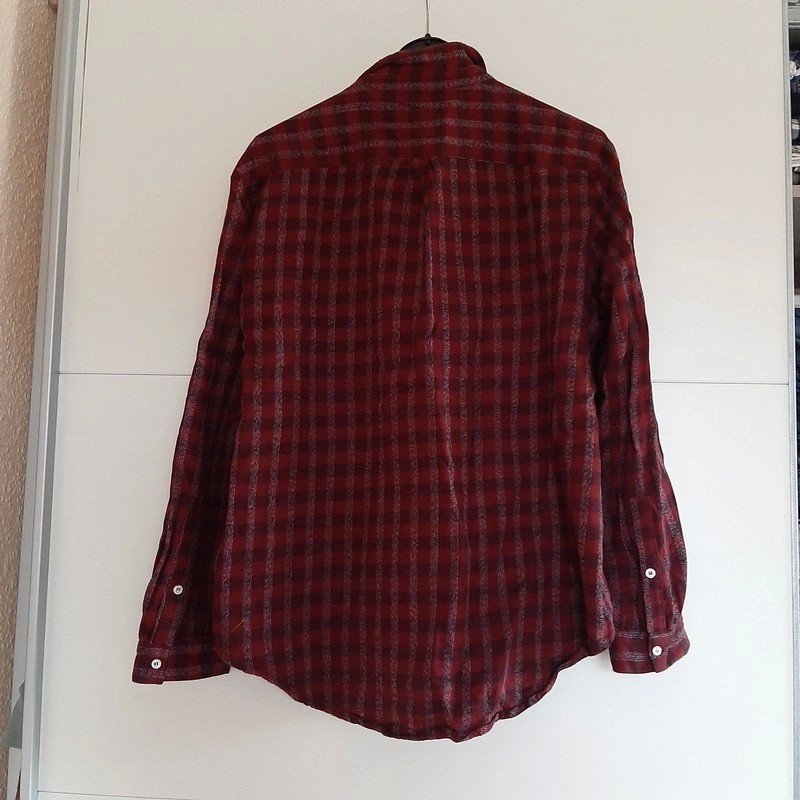 Dunkelrot karierte Bluse