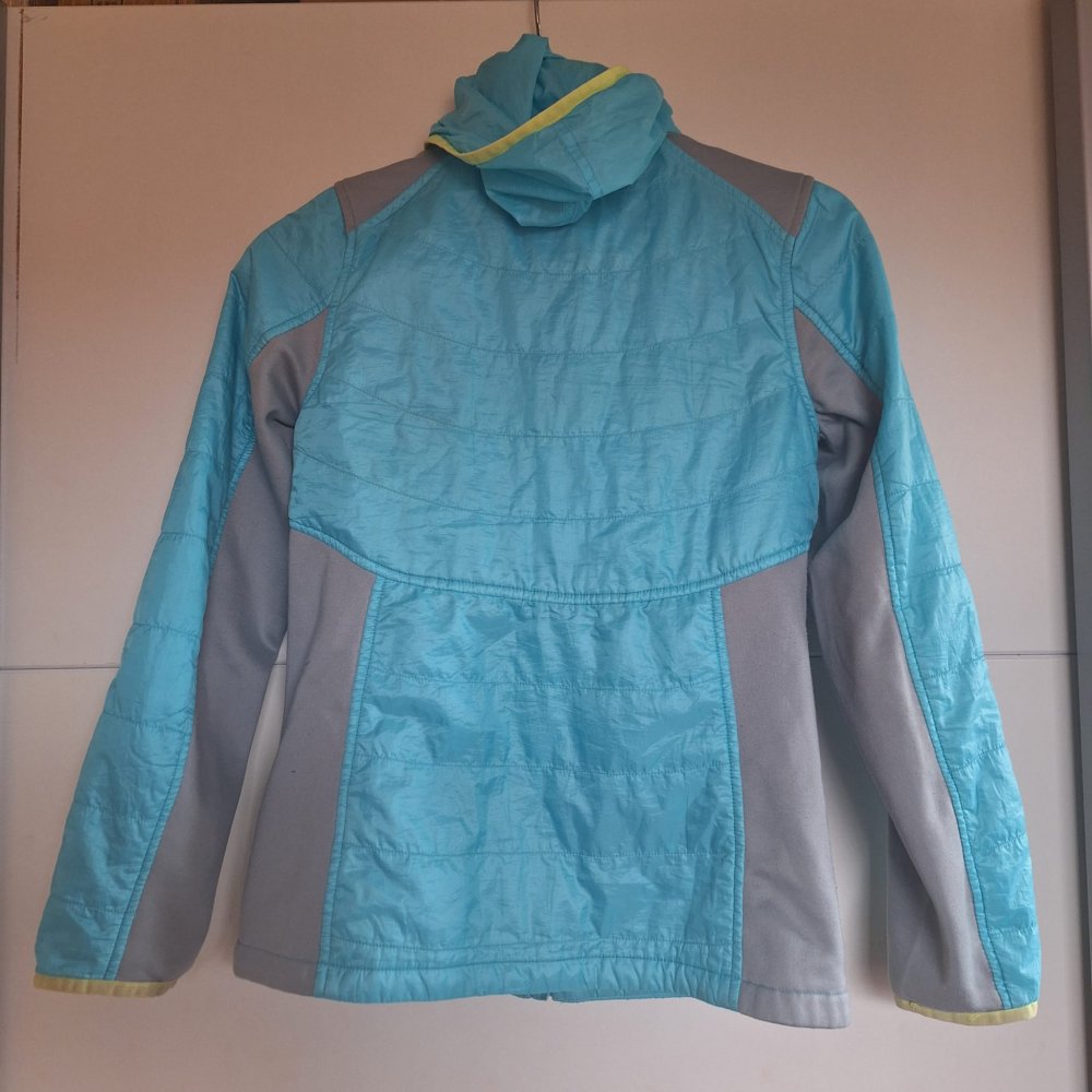 Hellblaue Übergangsjacke