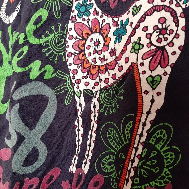 Bunter Pulli mit Aufdruck