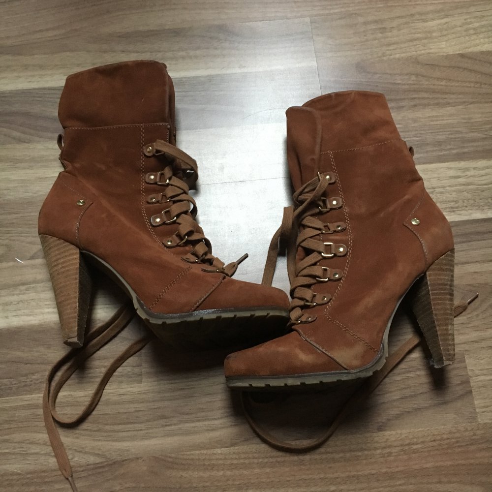 Braune Schnürstiefelette zum Schnüren